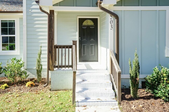 Building Photo - Three Bedroom Home!