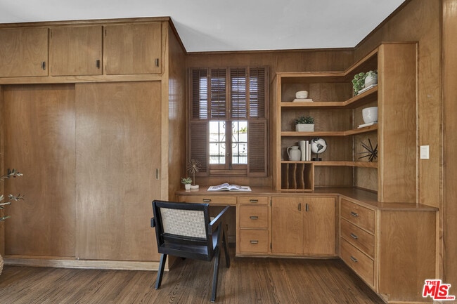 Building Photo - 203 S Detroit St