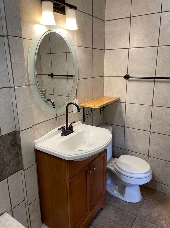 Building Photo - 3 BED, 2 BATH HOME LOCATED IN GREENSBORO