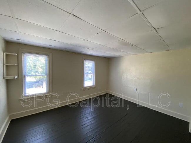 Building Photo - 402 E King St