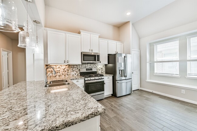 Building Photo - 6330 Lemon Balm Ln