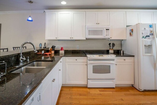 Building Photo - TIME TO SECURE A FURNISHED PROPERTY FOR THE FALL OF '26-SPRING OF '27