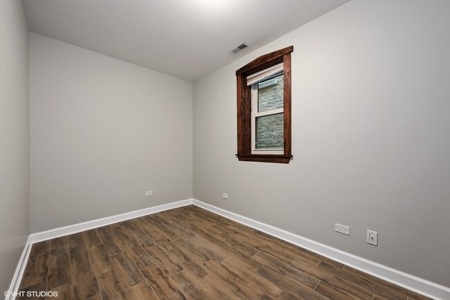 Building Photo - 3428 N Damen Ave