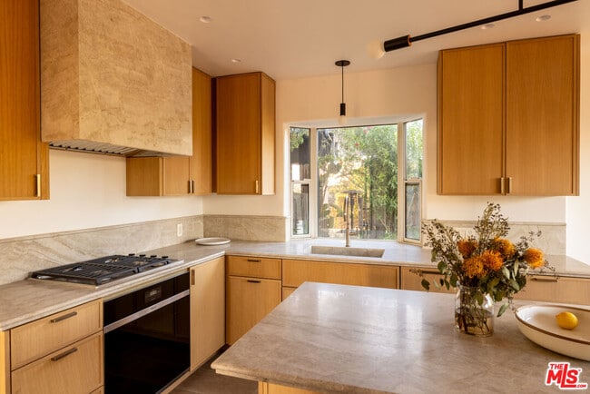 Building Photo - 2516 Silver Lake Terrace