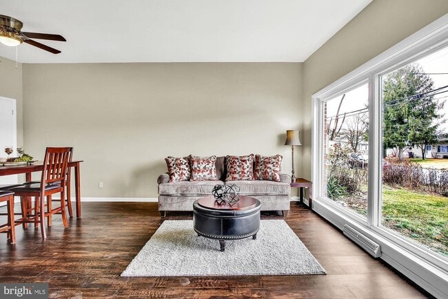Building Photo - Coming Soon- Beautiful 3 Bedroom, 1 Bath h...