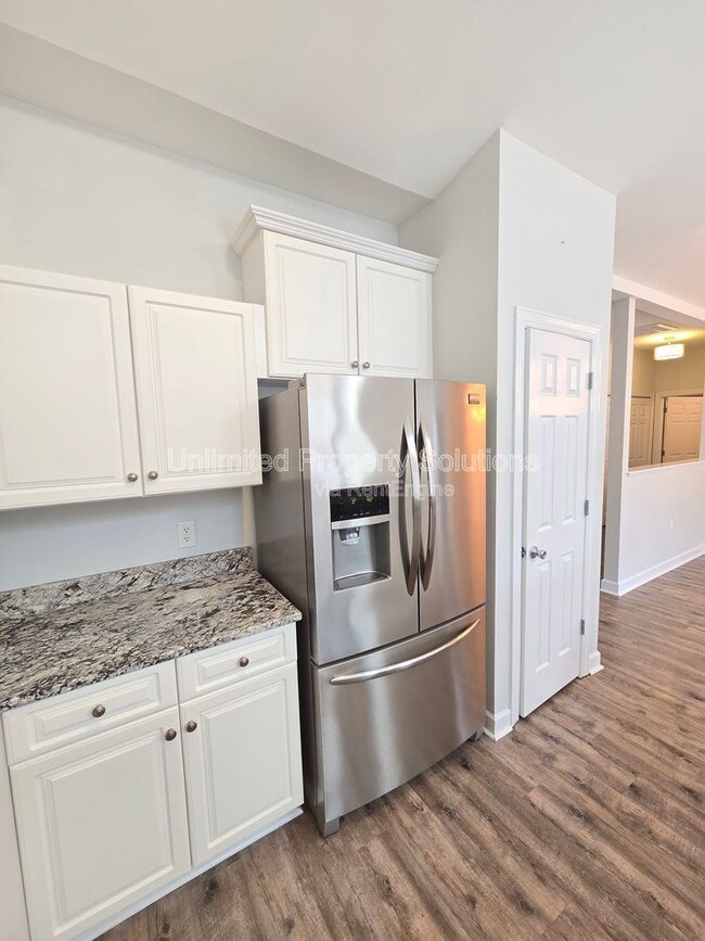 Building Photo - 339 Monlandil Dr