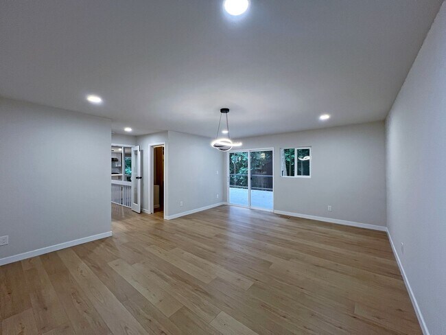 Building Photo - 105 Cedar Crest Ln