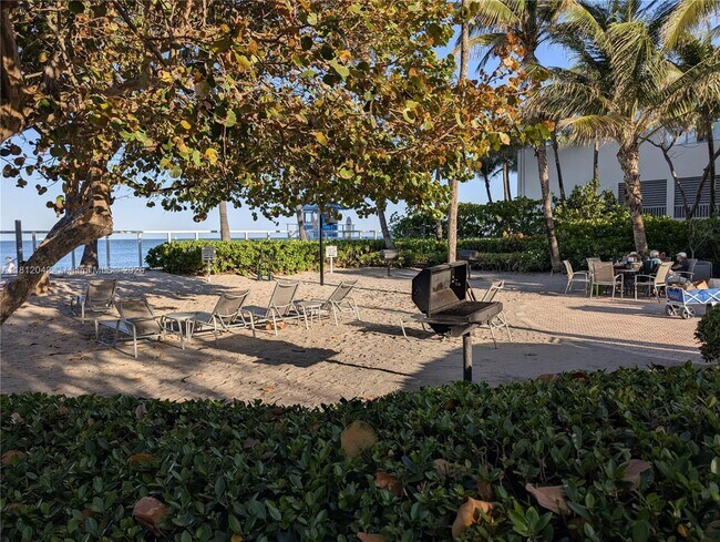 Building Photo - 3000 S Ocean Dr