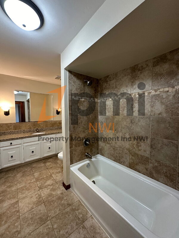 Building Photo - 202 E 250 S