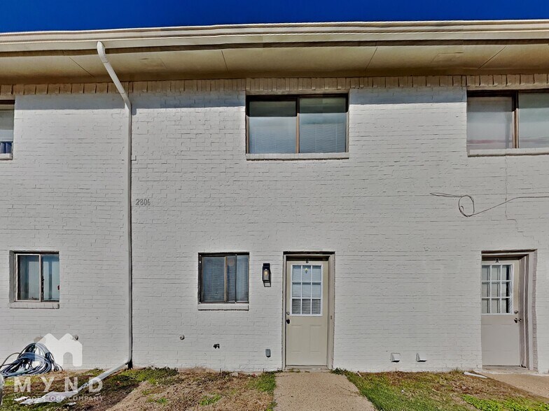 Building Photo - 2806 Wimbledon Ct