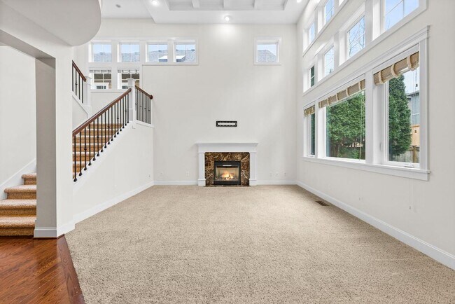 Building Photo - Elegant University Place Home with A/C, Tandem Garage, Office & Balcony Bedroom Near JBLM!