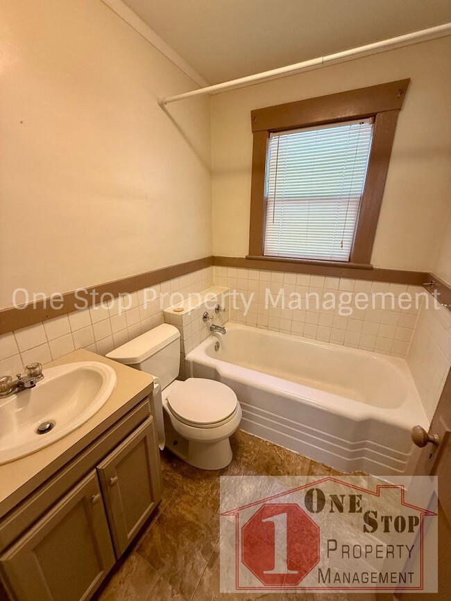 Building Photo - 3-Bedroom, 1.75-Bathroom home in Independence
