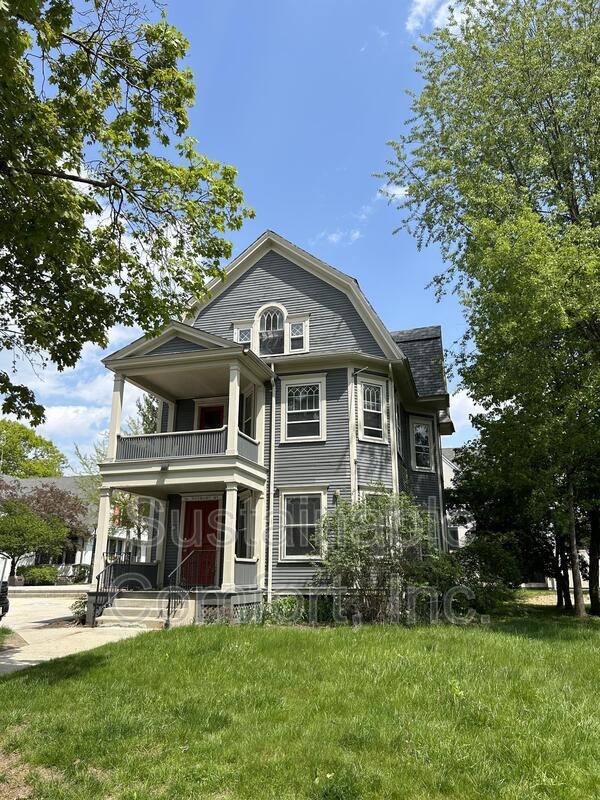 Building Photo - 16 Roxbury St