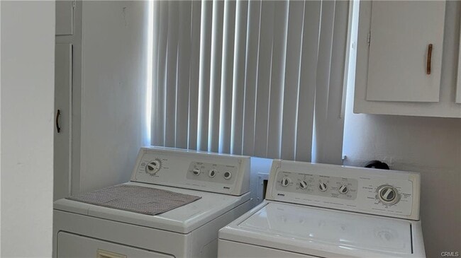 Building Photo - 11543 Swinton Ave