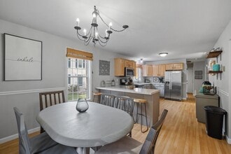 Building Photo - 131 Forest Hill Way