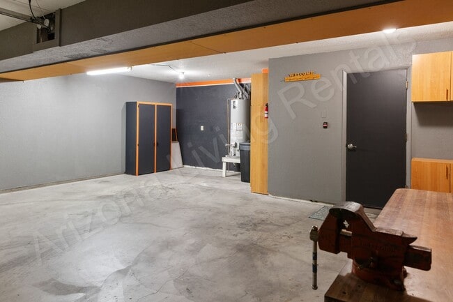 Building Photo - SPECIAL...FIRST 2 WEEKS FREE!!!