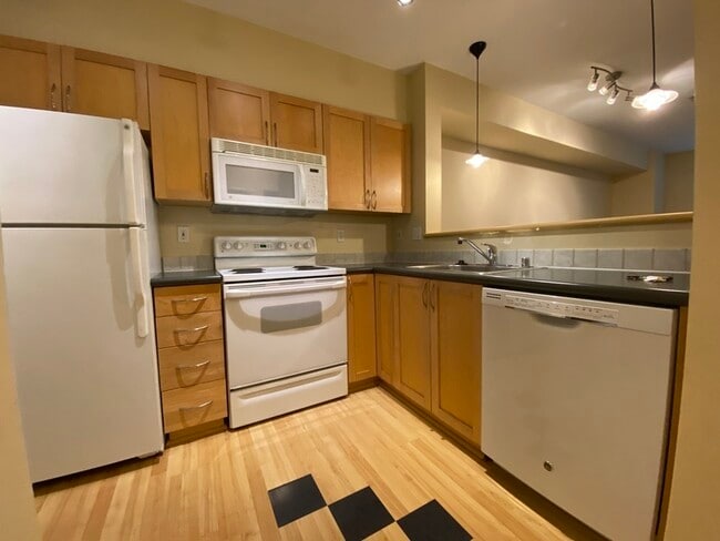 Building Photo - 118 107th Ave NE