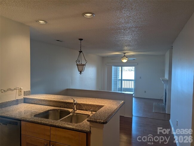 Building Photo - 943 Southwest Dr