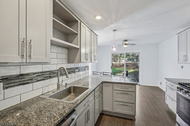 Building Photo - 13 Winding Brook Rd