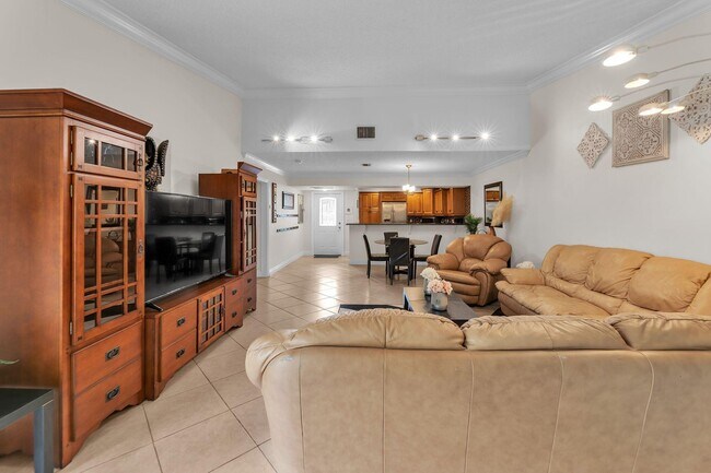 Building Photo - 2924 NW 69th Ct