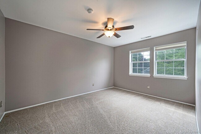 Building Photo - 908 Sara Cir