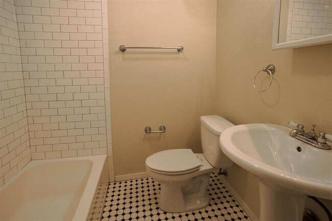 Building Photo - 5504 Avenue F