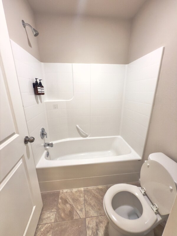 Building Photo - 3453 Juno St NE