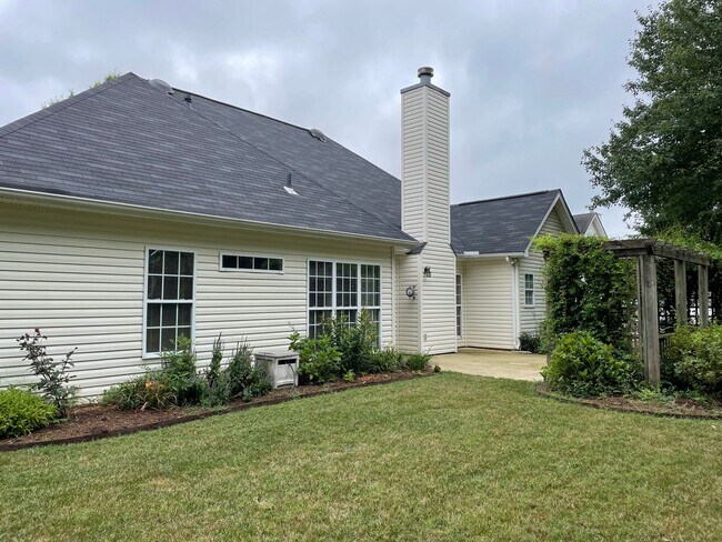 Building Photo - Three Bedroom Ranch Home With Deeded Boat ...