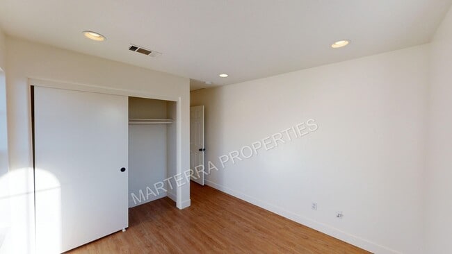 Building Photo - Beautiful 3 Bedroom Home