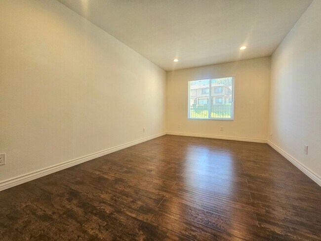 Building Photo - Beautiful 2-Bedroom Home Now Available