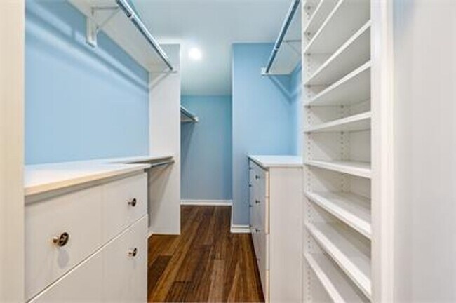 Building Photo - Large 5 bed Masterpiece Home with Back Bay...