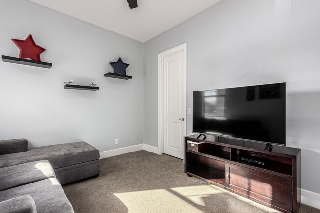 Building Photo - Your dream entertainer's home is here!