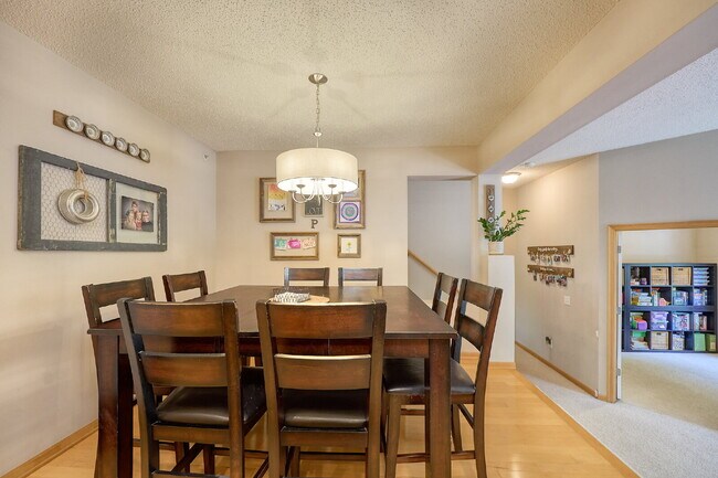 Building Photo - Spacious 4-Bedroom, 4 Bathroom Plymouth Townhouse with Cozy Fireplace - 2510 Sq Ft of Comfort!