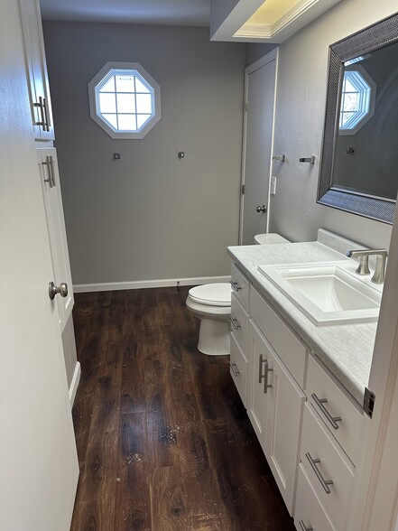 master bath upstairs - W6155 Aerotech Dr