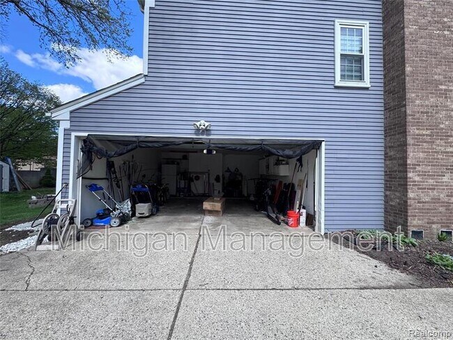 Building Photo - 5203 Forestdale Ct