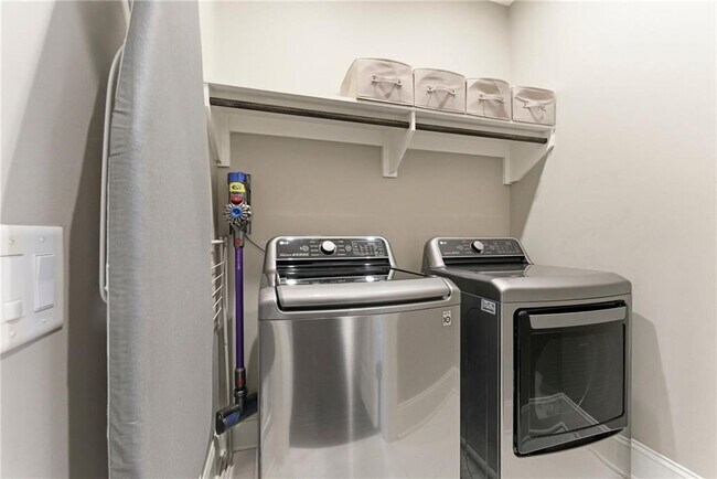 Building Photo - 2910 Hermance Dr NE