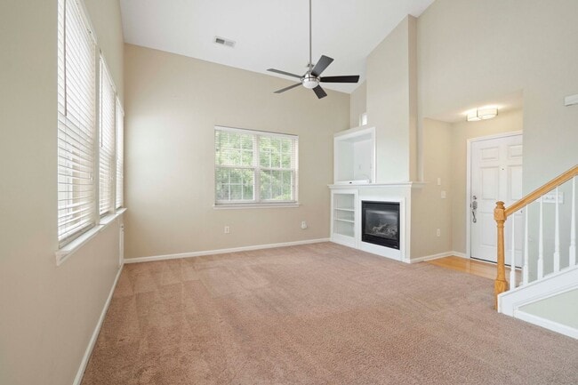 Building Photo - Located in Highland Creek