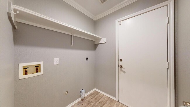 Building Photo - 1009 Crimson Cove Dr