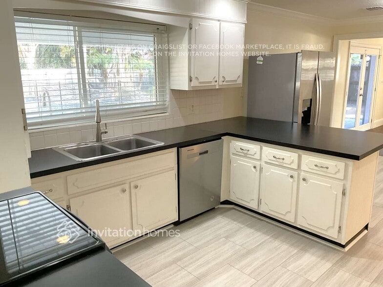 Building Photo - 207 Flamingo Ln