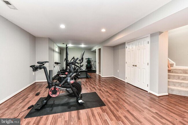 Building Photo - 641 Meade Dr SW