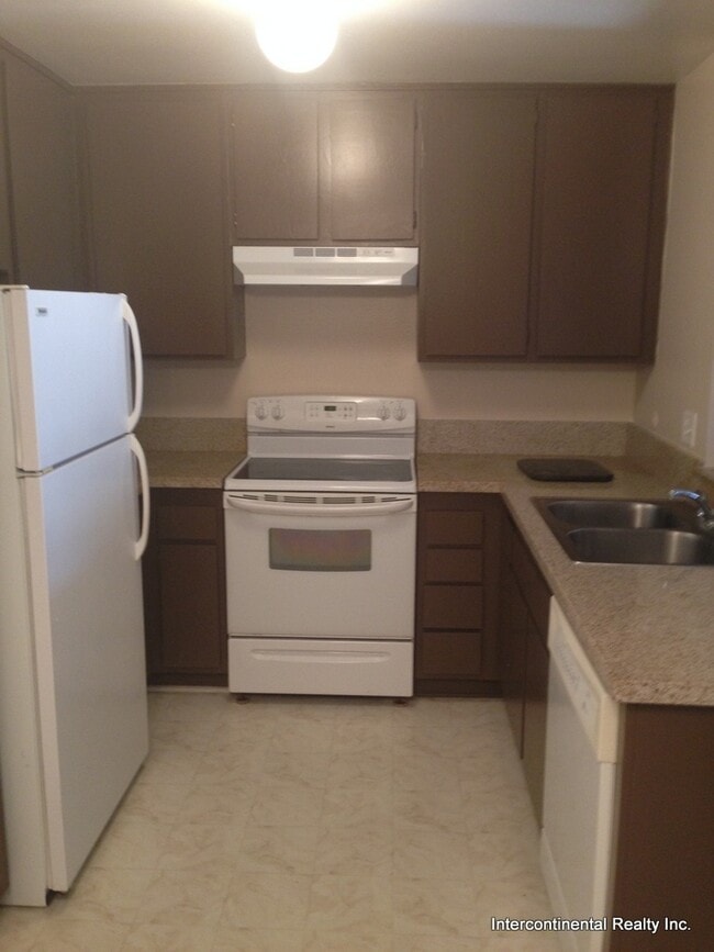 Primary Photo - Upstairs Condo with Balcony