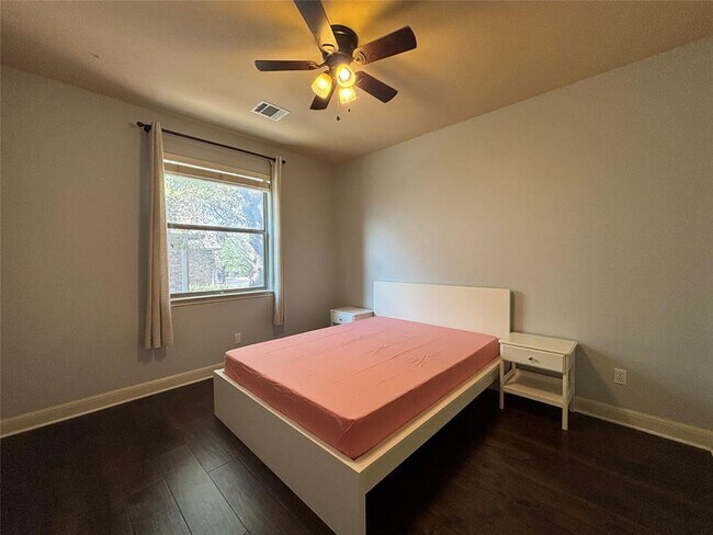 Building Photo - 15313 Bandon Dr