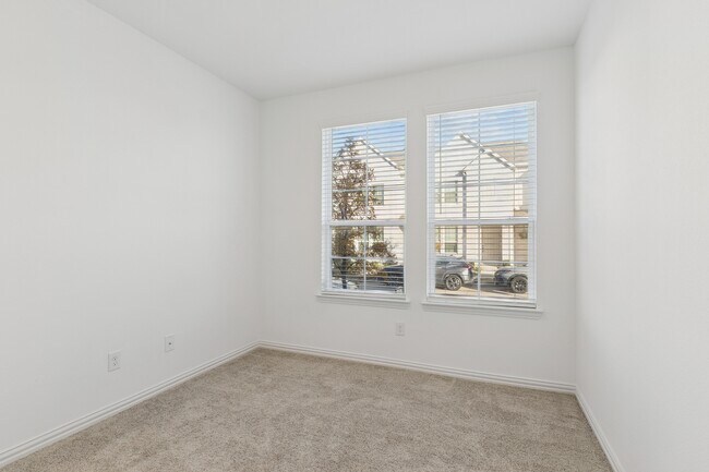 Building Photo - 4703 Kindred St