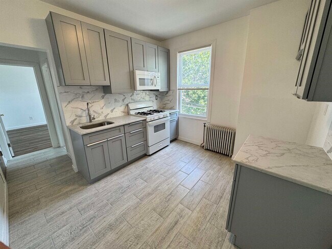 Building Photo - 52 E 37th St