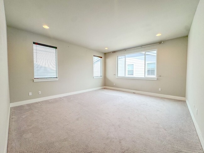 Building Photo - New 4 bed with bedroom and bath on main floor
