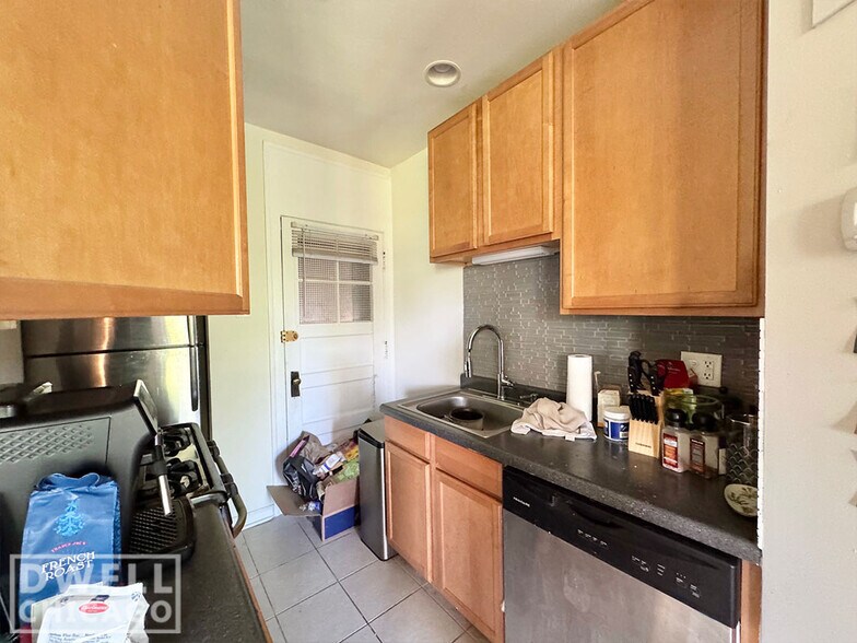 Primary Photo - 3315 N Lakewood Ave