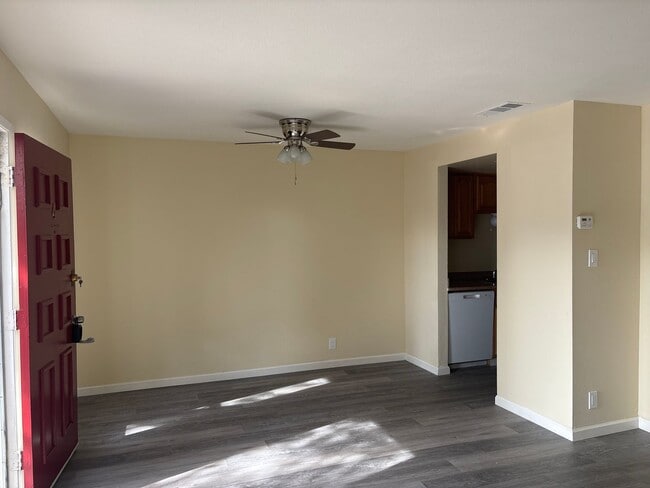 Building Photo - 4327 Fairlands Dr