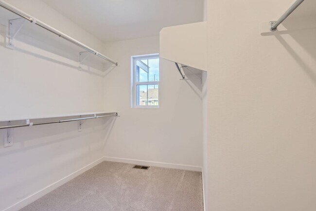 Building Photo - Luxurious 3bd 2.5 paired home in Dove Village!