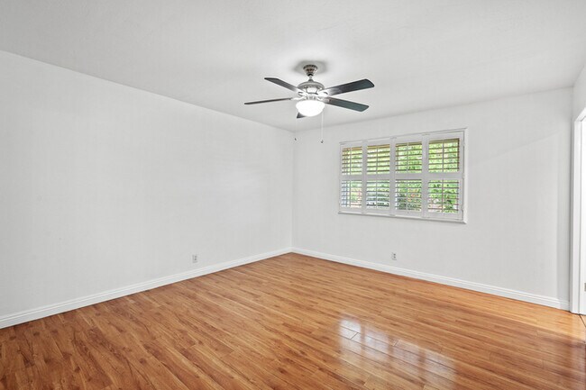 Building Photo - Beautifully Renovated 3BR/2BA Single-Story...