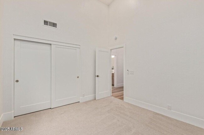 Building Photo - 9393 E Hunter Ct